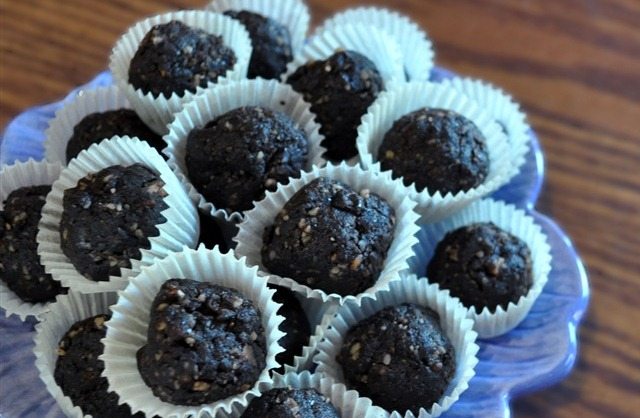 RAW CHOCOLATE FUDGE BALLS One of the most popular recipes from @choccoveredkt, with over 9,000 repins and 3,000 facebook likes! These are the original chocolate fudge balls - no added sugar, no baking required, and they taste like pure chocolate bliss! Full recipe here: https://lett-trim.today/2009/10/13/make-these-now/ RAW CHOCOLATE FUDGE BALLS One of the most popular recipes from @choccoveredkt, with over 9,000 repins and 3,000 facebook likes! These are the original chocolate fudge balls - no added sugar, no baking required, and they taste like pure chocolate bliss! Full recipe here: https://lett-trim.today/2009/10/13/make-these-now/