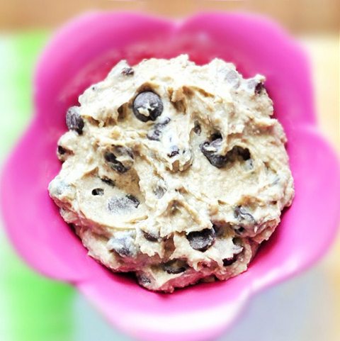 Healthy Cookie Dough Dip - I tried this and was shocked... it really does taste exactly like real cookie dough! (Repinned over 350k times) https://lett-trim.today/2011/05/23/want-to-eat-an-entire-bowl-of-cookie-dough/ @choccoveredkt