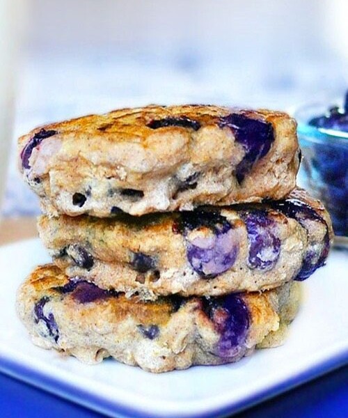 Blueberry Pie Pancakes - SUPER ginormous fluffy blueberry pancakes recipe... with over 200 positive reader reviews - from @choccoveredkt: https://lett-trim.today/2011/06/09/blueberry-pie-pancakes/