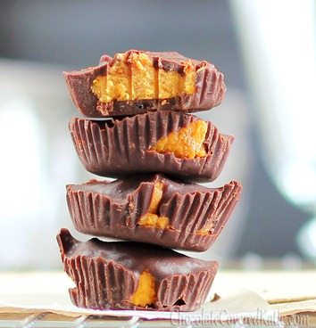 NO-BAKE Pumpkin Peanut Butter Cups from @choccoveredkt... 1/4 cup cocoa powder, 2 tbsp pumpkin, 1/8 tsp cinnamon, 1/2 cup... Full recipe: https://lett-trim.today/2012/10/04/reeses-pumpkin-peanut-butter-cups/%C2%A0
