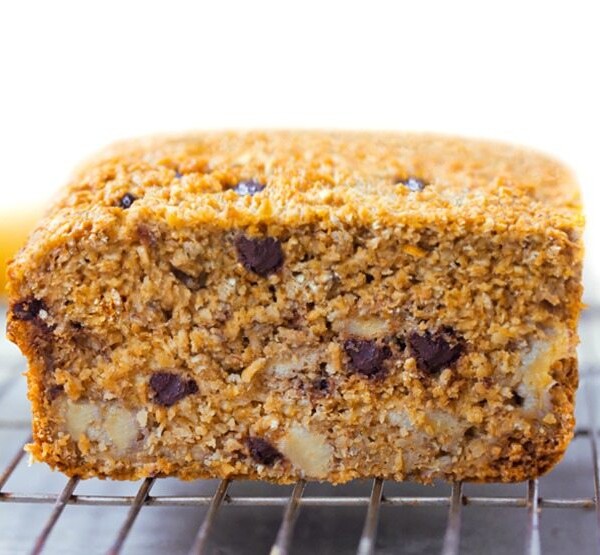Secret banana bread recipe from @choccoveredkt… impossibly made with no flour, can be modified to fit different diets. Full recipe: https://lett-trim.today/2015/09/28/flourless-banana-bread-recipe/