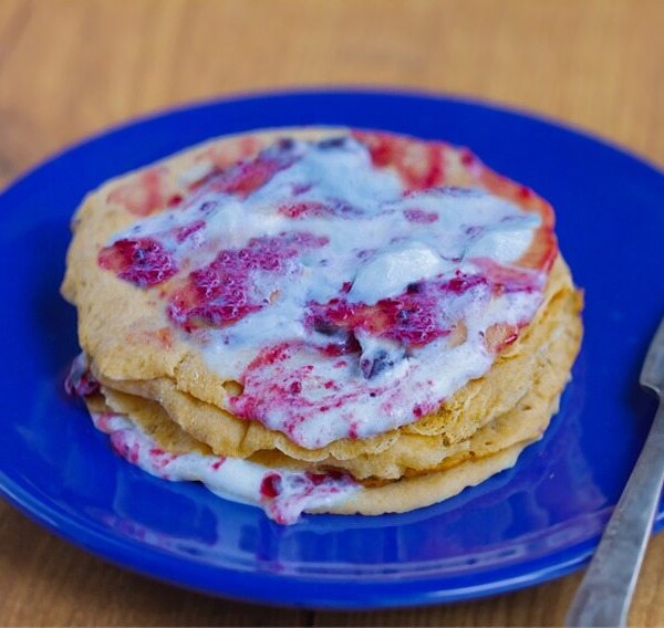 Swedish Pancakes are light and deliciously eggy… unlike anything you’ve ever tried! You may never go back to traditional pancakes again! Recipe: https://lett-trim.today/2015/09/24/swedish-pancakes-recipe-healthy-vegan/