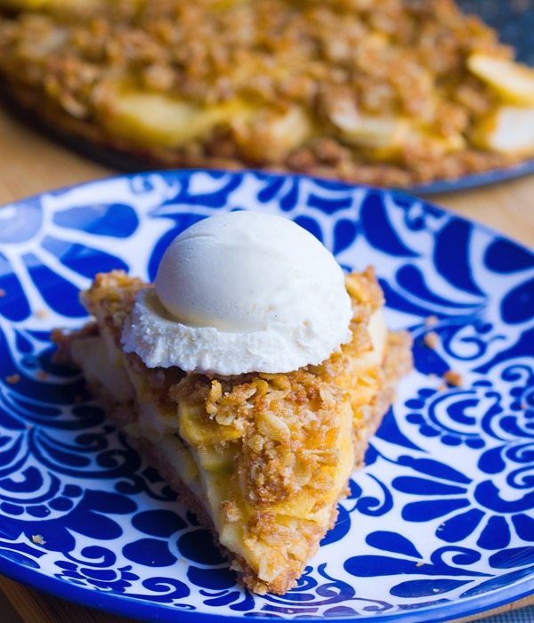 Flaky homemade pie crust, sweet cinnamon apples, and buttery oatmeal crumble – This homestyle Dutch apple pie is good beyond words! https://lett-trim.today/ @choccoveredkt