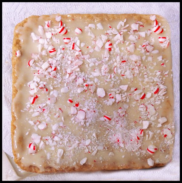 Peppermint Sugar Cookie Bars - 1 cup flour, 1/2 tsp baking powder, 1/4 tsp salt, 1 tsp vanilla, 1/2 cup... Full recipe: https://lett-trim.today/2015/12/10/peppermint-sugar-cookie-bars/ @choccoveredkt