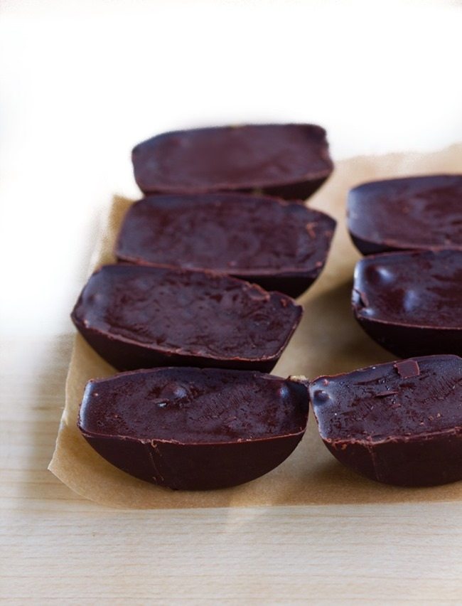 SO cute & easy - Irresistible chocolate peanut butter candy cups, made with an ice cube tray for whenever a craving hits ... https://lett-trim.today/2016/02/29/ice-cube-tray-chocolate-peanut-butter-cups-recipe/ @choccoveredkt SO cute & easy - Irresistible chocolate peanut butter candy cups, made with an ice cube tray for whenever a craving hits ... https://lett-trim.today/2016/02/29/ice-cube-tray-chocolate-peanut-butter-cups-recipe/ @choccoveredkt