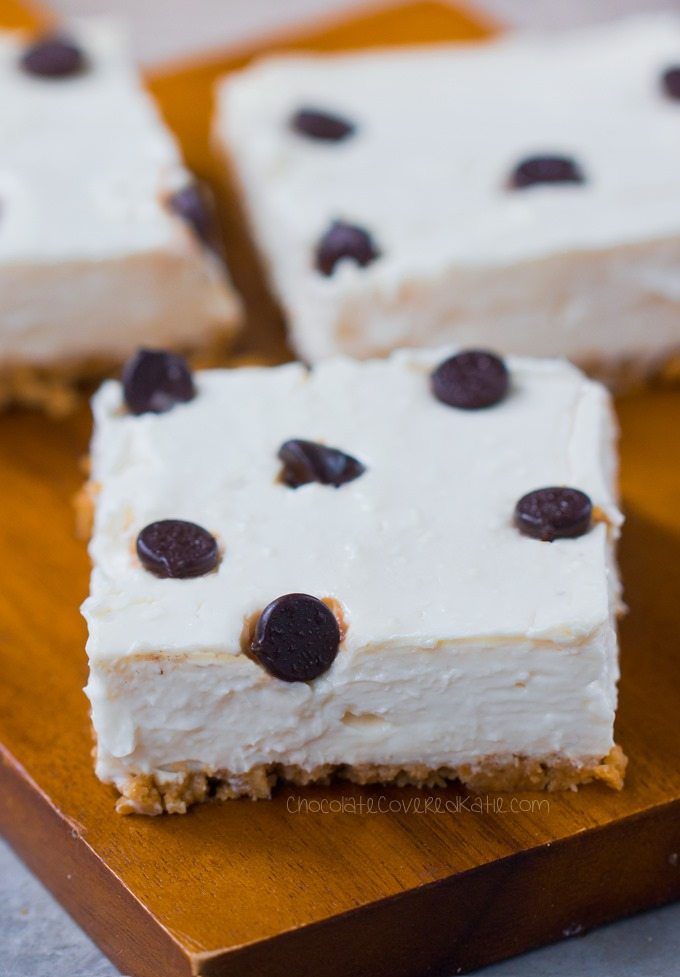 Creamy Chocolate Chip Cheesecake Bars - Ingredients: 12 oz cream cheese, 1 cup yogurt, 2 tsp pure vanilla extract, 1 tbsp lemon juice, 3/4 cup... Full recipe >> https://lett-trim.today @choccoveredkt
