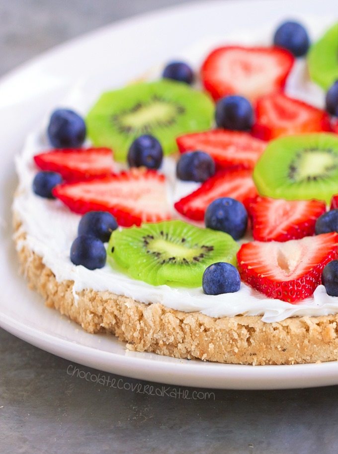 Sugar Cookie Fruit Pizza – Ingredients: 1 cup fresh berries, 2 tsp vanilla extract, 1/4 tsp baking soda, 2 cups… Full recipe: https://lett-trim.today @choccoveredkt Sugar Cookie Fruit Pizza – Ingredients: 1 cup fresh berries, 2 tsp vanilla extract, 1/4 tsp baking soda, 2 cups… Full recipe: https://lett-trim.today @choccoveredkt