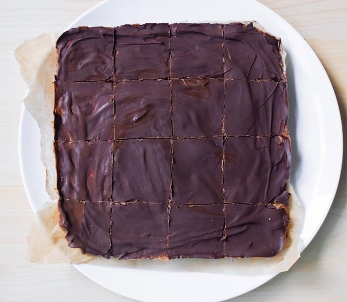 Chocolate Brownie Breakfast Bars – Ingredients: 1 cup rolled oats, 3 1/2 tbsp cocoa powder, 1 tbsp pure vanilla extract, 1 1/2 cups… Full recipe: https://lett-trim.today @choccoveredkt Chocolate Brownie Breakfast Bars – Ingredients: 1 cup rolled oats, 3 1/2 tbsp cocoa powder, 1 tbsp pure vanilla extract, 1 1/2 cups… Full recipe: https://lett-trim.today @choccoveredkt