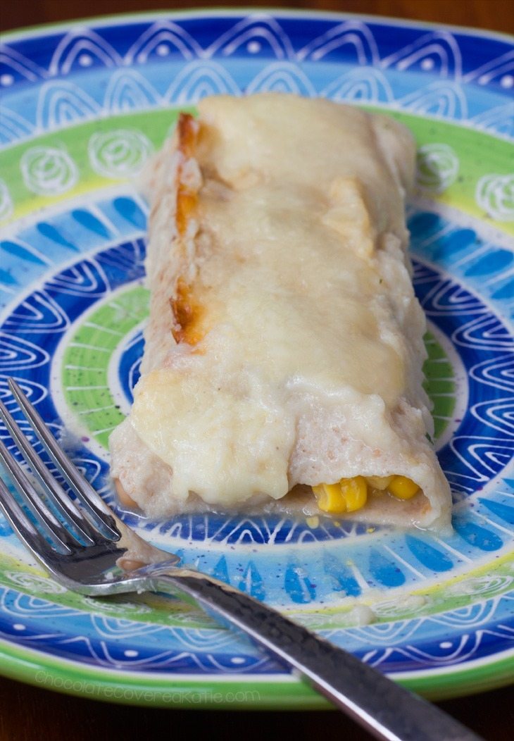 These deliciously lightened-up & vegetarian enchiladas are the ultimate healthy comfort food! Full recipe: https://lett-trim.today/2016/11/01/vegetarian-enchiladas-white-healthy/ @choccoveredkt These deliciously lightened-up & vegetarian enchiladas are the ultimate healthy comfort food! Full recipe: https://lett-trim.today/2016/11/01/vegetarian-enchiladas-white-healthy/ @choccoveredkt