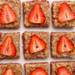 The Best Strawberry Oatmeal Bars Recipe