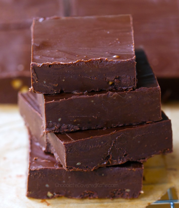 Easy Chocolate Fudge Recipe (2 Ingredients) Easy Chocolate Fudge Recipe (2 Ingredients)