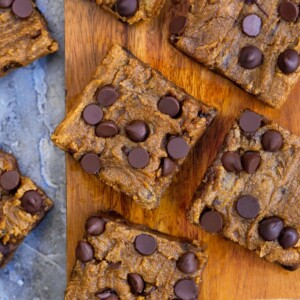 chocolate chip pumpkin bars (vegan, healthy)