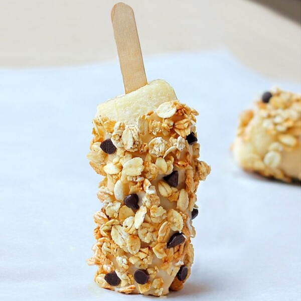 Healthy breakfast banana pops