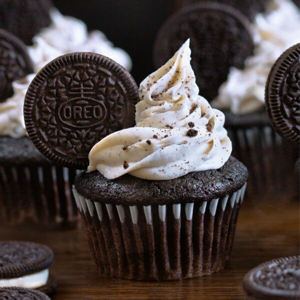 Oreo Cookie Cupcakes With Cookies And Cream Frosting