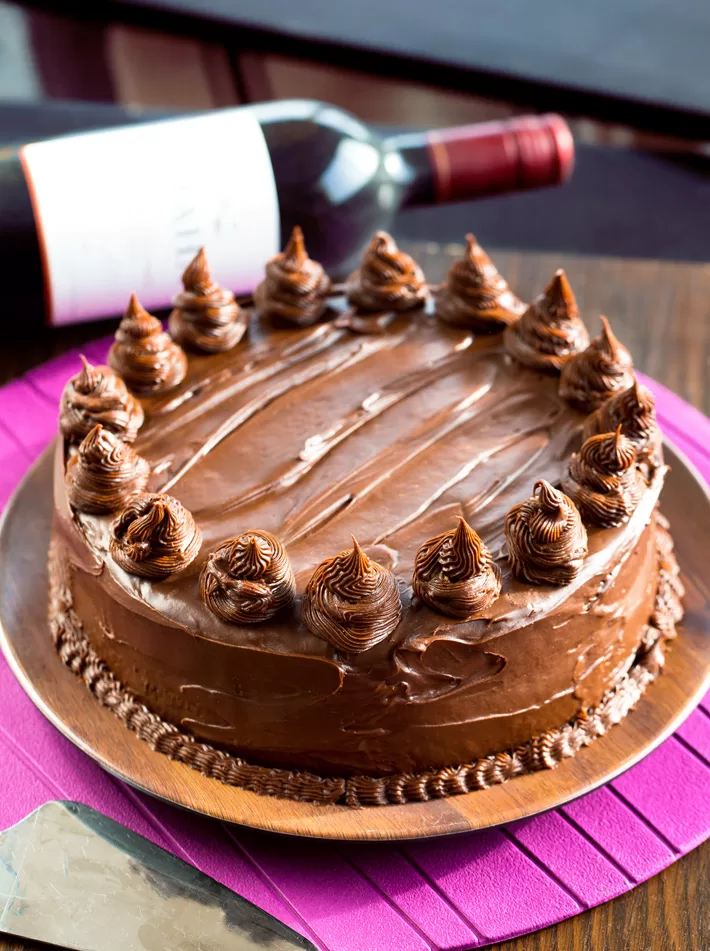 Frosted Chocolate Layer Cake With Wine Frosted Chocolate Layer Cake With Wine
