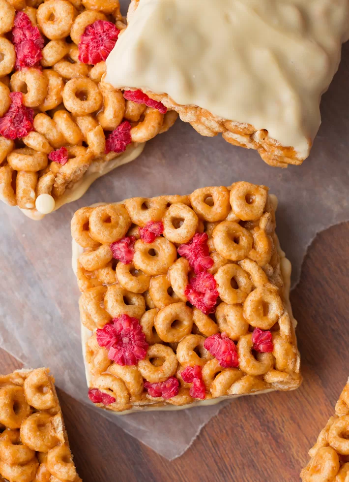 Healthy DIY Berry Cereal Bars Healthy DIY Berry Cereal Bars