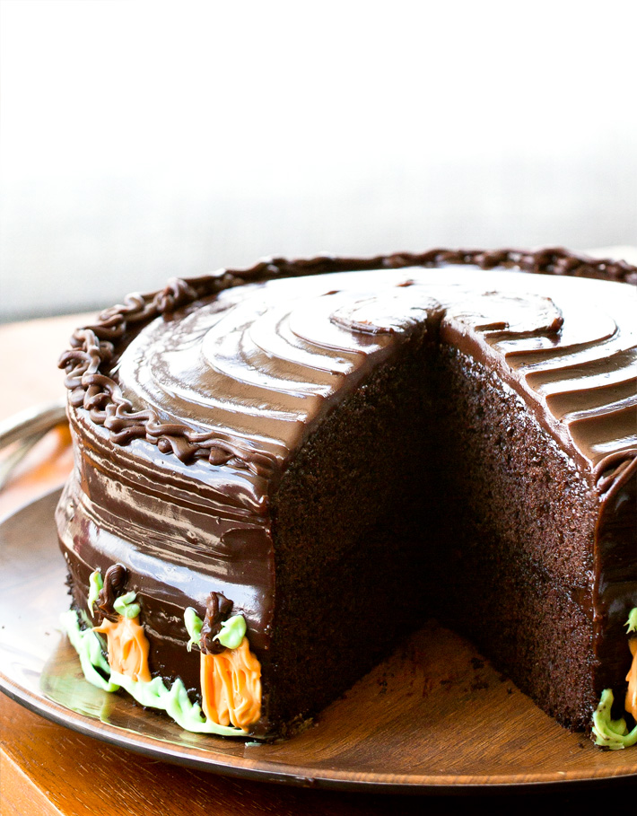 Frosted Pumpkin Chocolate Cake (Vegan) Frosted Pumpkin Chocolate Cake (Vegan)