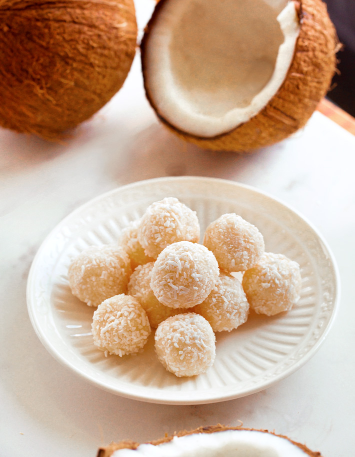 Homemade Coconut Balls Snack With Coconut Oil Homemade Coconut Balls Snack With Coconut Oil
