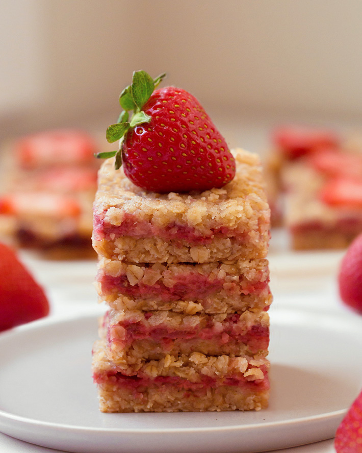 Healthy Strawberry Oatmeal Snack Bars Healthy Strawberry Oatmeal Snack Bars