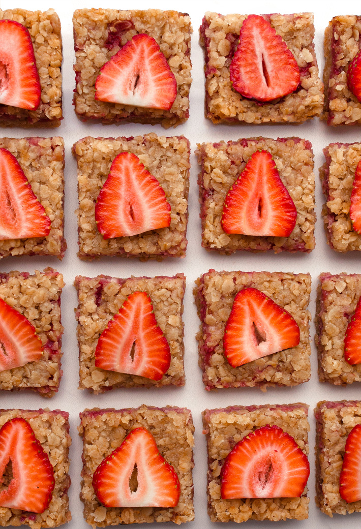 Vegan Strawberry Oat Bars (Dairy Free, Egg Free) Vegan Strawberry Oat Bars (Dairy Free, Egg Free)