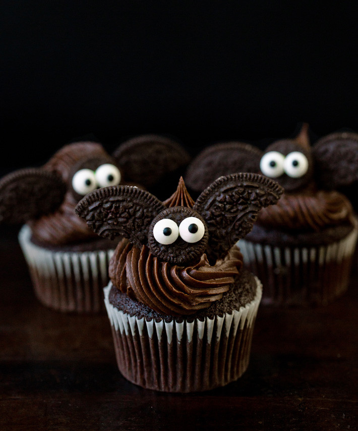 Easy Bat Cupcakes With Oreos Easy Bat Cupcakes With Oreos