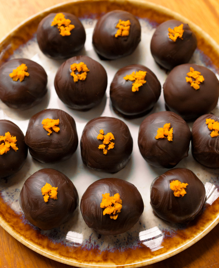 Dark Chocolate Orange Truffles (Easy Dessert) Dark Chocolate Orange Truffles (Easy Dessert)