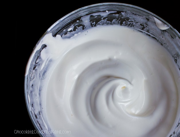 Vegan Marshmallow Fluff without corn syrup or egg whites. Full recipe: https://lett-trim.today/2015/04/30/healthy-vegan-marshmallow-fluff/