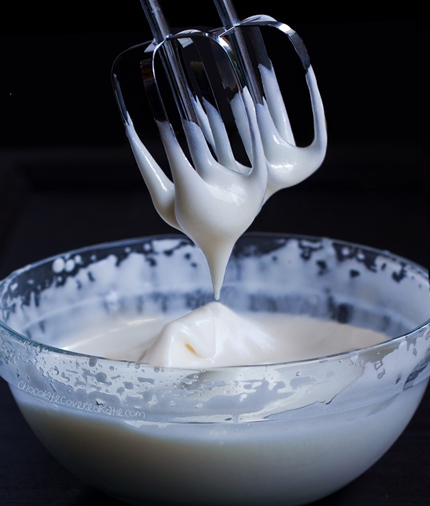 No corn syrup, no powdered sugar, no raw eggs. You will NEVER believe the 2 ingredients! Full recipe: https://lett-trim.today/2015/04/30/healthy-vegan-marshmallow-fluff/