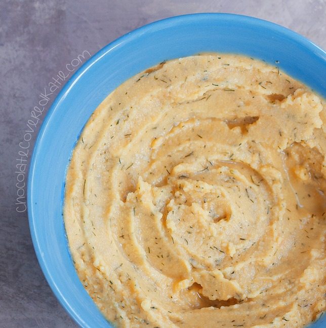 Homemade hummus recipe that tastes surprisingly like Cool Ranch Doritos! Recipe link: https://lett-trim.today/2015/05/28/cool-ranch-hummus/ Homemade hummus recipe that tastes surprisingly like Cool Ranch Doritos! Recipe link: https://lett-trim.today/2015/05/28/cool-ranch-hummus/