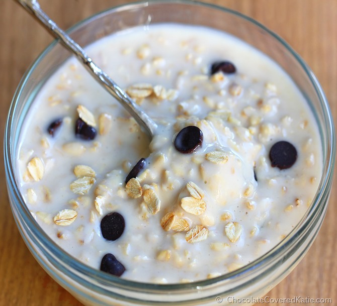 Combine ingredients + refrigerate overnight = a delicious and healthy breakfast the next morning that keeps you full for hours: https://lett-trim.today/2015/01/18/chocolate-chip-cookie-overnight-oats/ @choccoveredkt