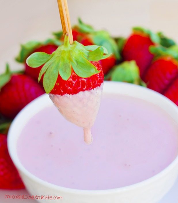 5 ingredients / sugar-free / gluten-free / dairy-free / vegan. Full recipe: https://lett-trim.today/2015/05/03/strawberry-cheesecake-dip/ 