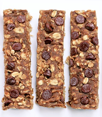 Wholesome chocolate chip granola bars - HIGH PROTEIN - from @choccoveredkt - sweetened naturally without any added sugar or oil... Full recipe: https://lett-trim.today/2014/09/18/sugar-free-granola-bars/ Wholesome chocolate chip granola bars - HIGH PROTEIN - from @choccoveredkt - sweetened naturally without any added sugar or oil... Full recipe: https://lett-trim.today/2014/09/18/sugar-free-granola-bars/
