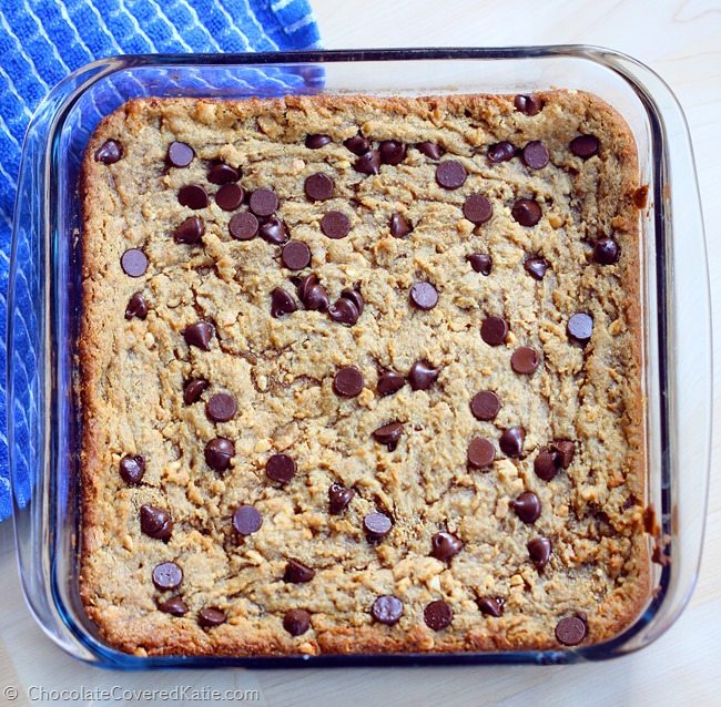 GOOEY CHOCOLATE CHIP PEANUT BUTTER BARS - so addictive... like the lovechild of a chocolate chip cookie and a Reeses peanut butter cup! Recipe here: https://lett-trim.today/2015/03/18/chocolate-chip-peanut-butter-bars/ GOOEY CHOCOLATE CHIP PEANUT BUTTER BARS - so addictive... like the lovechild of a chocolate chip cookie and a Reeses peanut butter cup! Recipe here: https://lett-trim.today/2015/03/18/chocolate-chip-peanut-butter-bars/
