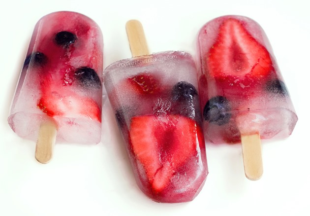 Coconut Water Popsicles - Full recipe & instructions: https://lett-trim.today/2015/07/02/coconut-water-popsicles/