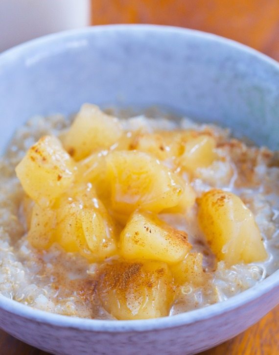Apple Pie Breakfast Quinoa – from @choccoveredkt… 1/2 cup quinoa, 1/2 tsp cinnamon, 1 large apple, 1/4 tsp vanilla extract… Full recipe: https://lett-trim.today/2015/11/09/apple-quinoa-breakfast-bowls/