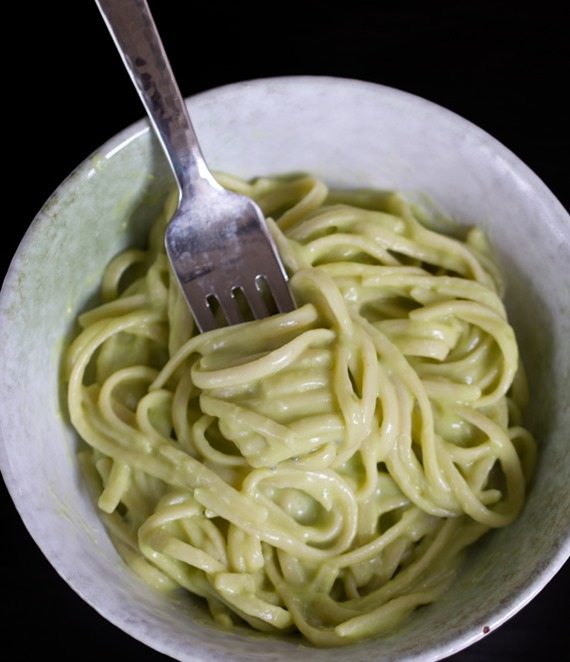 Avocado Alfredo - low in calories and surprisingly high in protein, can be made in under 20 minutes from start to finish!!! https://lett-trim.today/2015/09/17/avocado-alfredo-recipe/ @choccoveredkt Avocado Alfredo - low in calories and surprisingly high in protein, can be made in under 20 minutes from start to finish!!! https://lett-trim.today/2015/09/17/avocado-alfredo-recipe/ @choccoveredkt