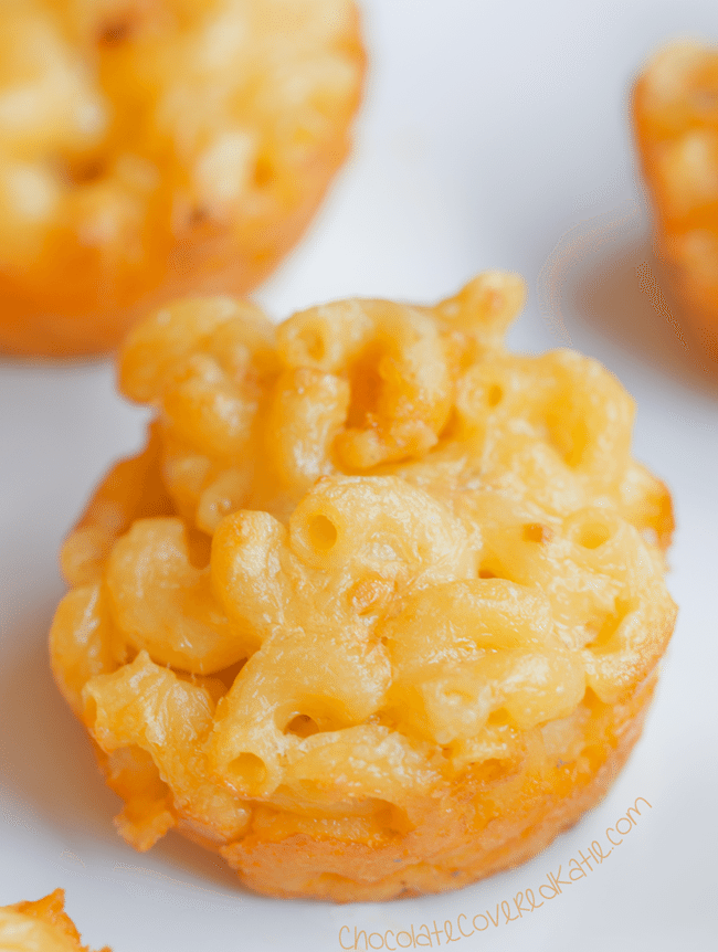 Mac & Cheese To Go – from @choccoveredkt – Bake them in a muffin tin for an easy "on the go" snack... Great for lunchboxes too... https://lett-trim.today/2016/02/01/baked-mac-cheese-cups-go/
