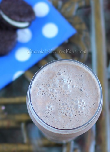 A healthy breakfast or post-workout snack from @choccoveredkt that takes just seconds to prepare. Recipe here: https://lett-trim.today/2013/07/09/oreo-milkshake/