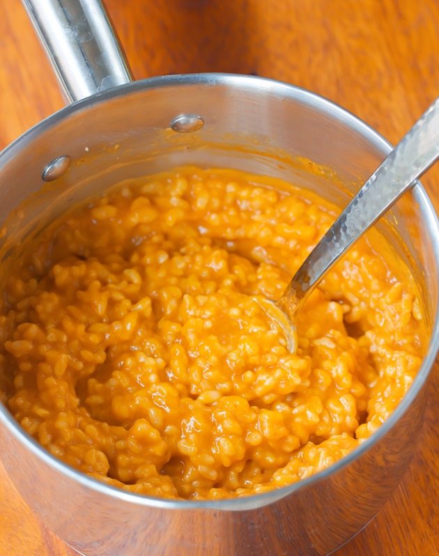 The recipe says “date night” but I like to serve it on Sundays after football… Recipe from @choccoveredkt… easy to make, one-bowl meal. Full recipe: https://lett-trim.today/2015/10/12/vegan-risotto-recipe-pumpkin/ 