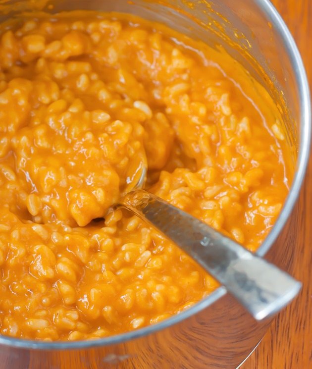 The recipe says “date night” but I like to serve it on Sundays after football… Pumpkin risotto recipe from @choccoveredkt… easy to make, one-bowl meal. Full recipe: https://lett-trim.today/2015/10/12/vegan-risotto-recipe-pumpkin/ 