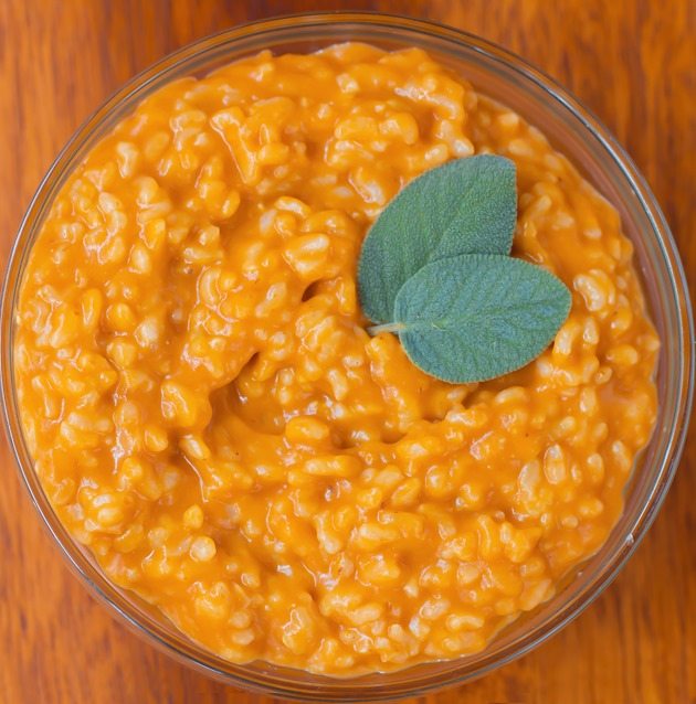 The recipe says “date night” but I like to serve it on Sundays after football… Recipe from @choccoveredkt… easy to make, one-bowl meal. Full recipe: https://lett-trim.today/2015/10/12/vegan-risotto-recipe-pumpkin/ 