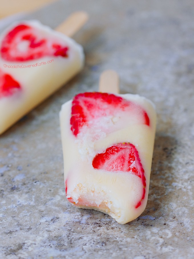 Frozen Yogurt Popsicles - Just 3 ingredients, & endless flavor possibilities! Easy, kid-friendly, healthy snack... Full recipe: https://lett-trim.today @choccoveredkt Frozen Yogurt Popsicles - Just 3 ingredients, & endless flavor possibilities! Easy, kid-friendly, healthy snack... Full recipe: https://lett-trim.today @choccoveredkt