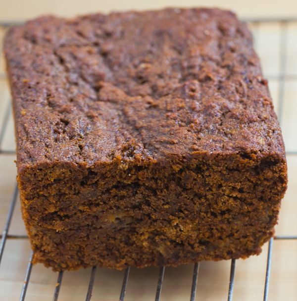 Gingerbread Banana Bread - a super healthy breakfast recipe for the holidays / EASY to make + leftovers can be frozen for later https://lett-trim.today/ @choccoveredkt Gingerbread Banana Bread - a super healthy breakfast recipe for the holidays / EASY to make + leftovers can be frozen for later https://lett-trim.today/ @choccoveredkt
