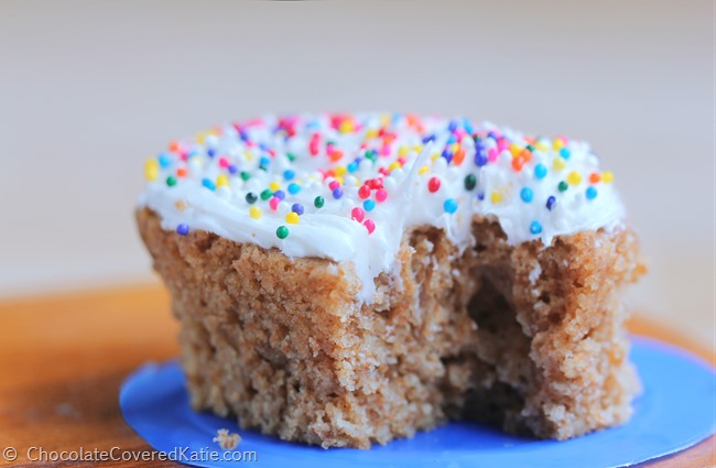 Greek Yogurt Frosting. Recipe here: https://lett-trim.today/2015/03/22/how-to-make-greek-yogurt-frosting/ Greek Yogurt Frosting. Recipe here: https://lett-trim.today/2015/03/22/how-to-make-greek-yogurt-frosting/