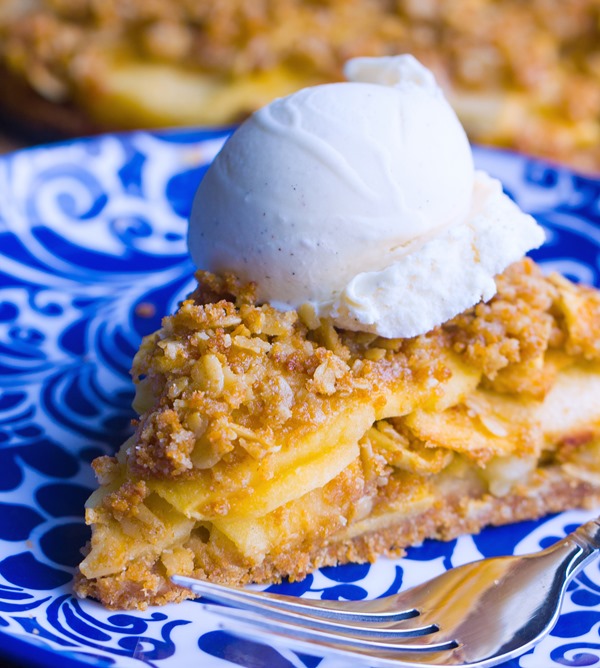 Flaky homemade pie crust, sweet cinnamon apples, and buttery oatmeal crumble – This homestyle Dutch apple pie is good beyond words! https://lett-trim.today/ @choccoveredkt Flaky homemade pie crust, sweet cinnamon apples, and buttery oatmeal crumble – This homestyle Dutch apple pie is good beyond words! https://lett-trim.today/ @choccoveredkt