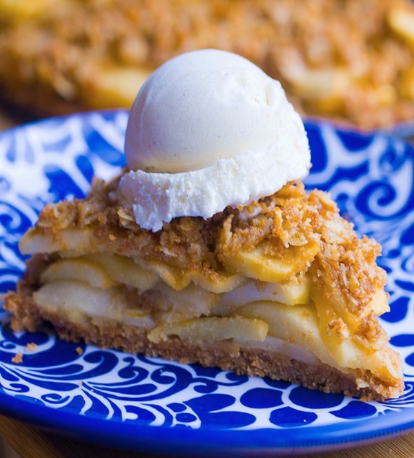 Healthy Apple Pie - with healthy homemade pie crust & buttery crumble. SO GOOD https://lett-trim.today/2015/11/30/healthy-apple-pie-recipe-vegan/ @choccoveredkt Healthy Apple Pie - with healthy homemade pie crust & buttery crumble. SO GOOD https://lett-trim.today/2015/11/30/healthy-apple-pie-recipe-vegan/ @choccoveredkt
