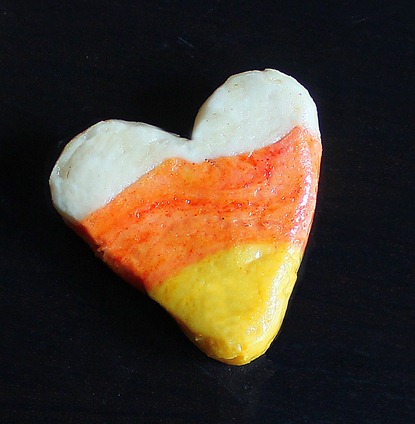 Healthier candy corn recipe you can do at home - without the artificial ingredients & corn syrup. From @choccoveredkt... Full recipe: https://lett-trim.today/2012/10/28/vegan-candy-corn/