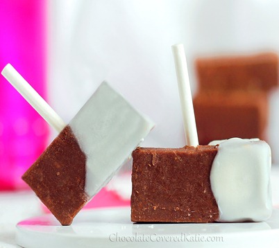 Hot Chocolate on a Stick - it will magically turn milk into creamy hot chocolate! https://lett-trim.today/2013/02/08/hot-chocolate-on-a-stick/