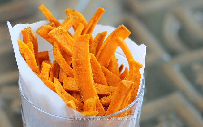 The secret to crispy baked sweet potato fries? Soak them in water for an hour… it really works! – @choccoveredkt… Full recipe: https://lett-trim.today/2013/02/25/crispy-homemade-sweet-potato-fries/ 