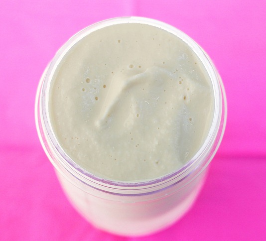 Just 50 calories for a HUGE serving + high in protein – thick & creamy vanilla frosty, completely free of artificial ingredients, corn syrup, protein powder, and can be sugar-free. Full recipe here: https://lett-trim.today/2012/08/22/healthier-wendys-vanilla-frosty/ 